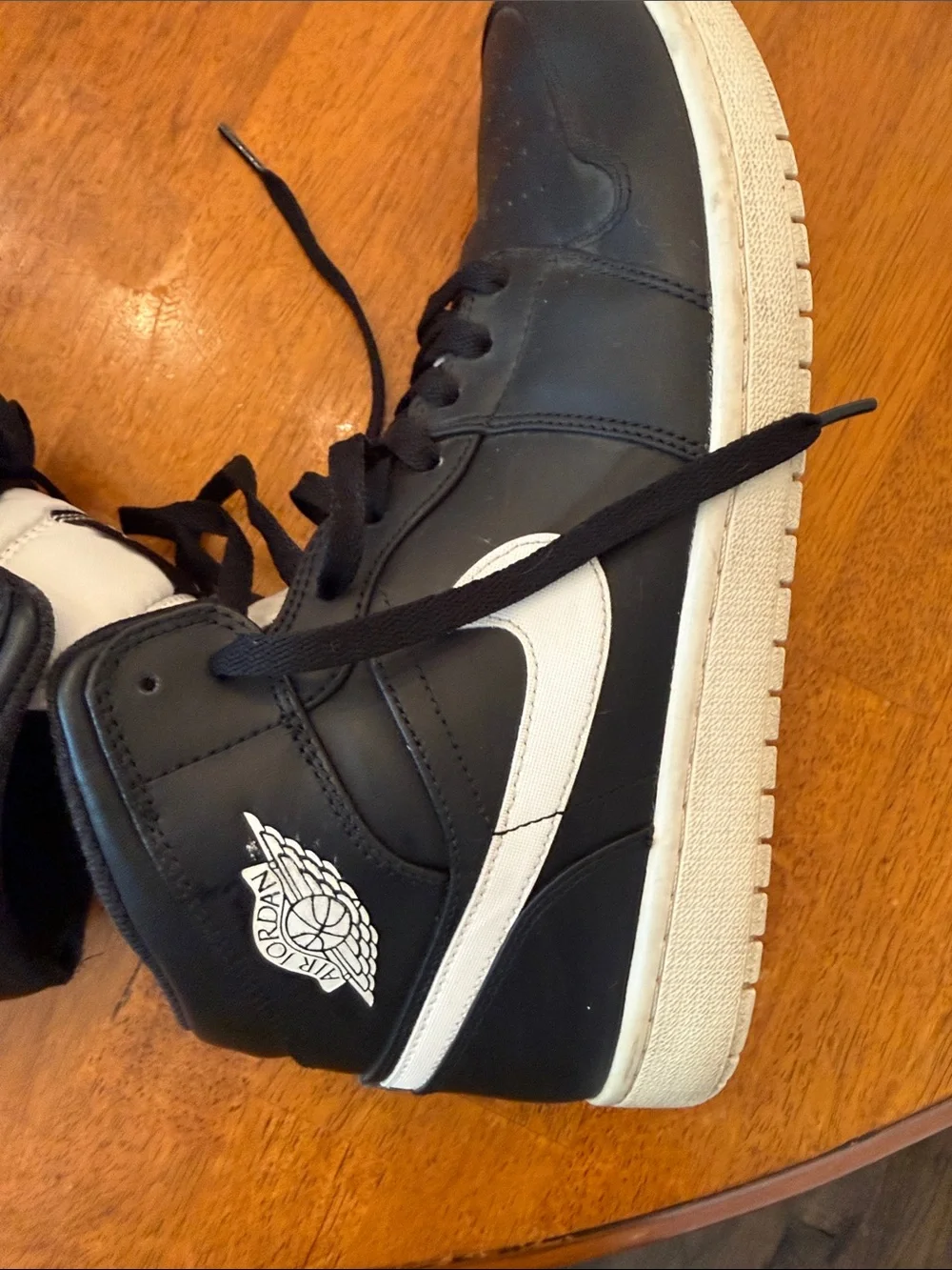 Nike Air Jordan 1 Men's Size US 11 Mid Black White 554724-038 Great Condition